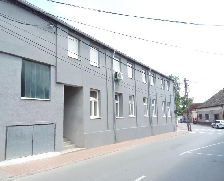 Apartmani Zrenjanin Zewnętrze zdjęcie